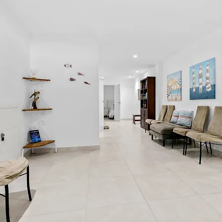 Front Line Townhouse Semesterbostad *