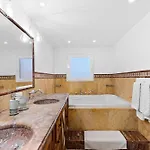 Front Line Townhouse Holiday home