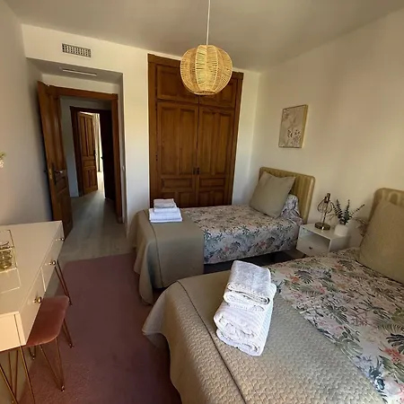 Front Line Townhouse Casa vacanze