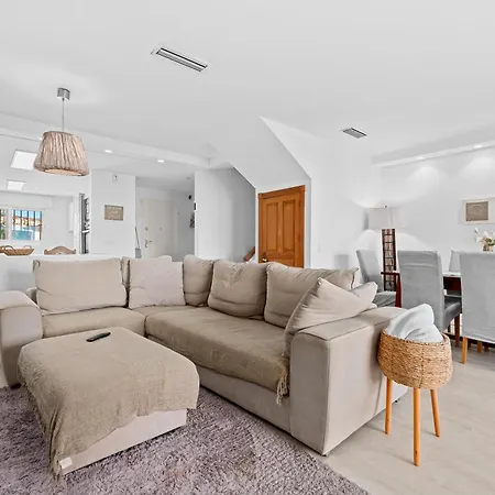 Front Line Townhouse Tatil Evi *