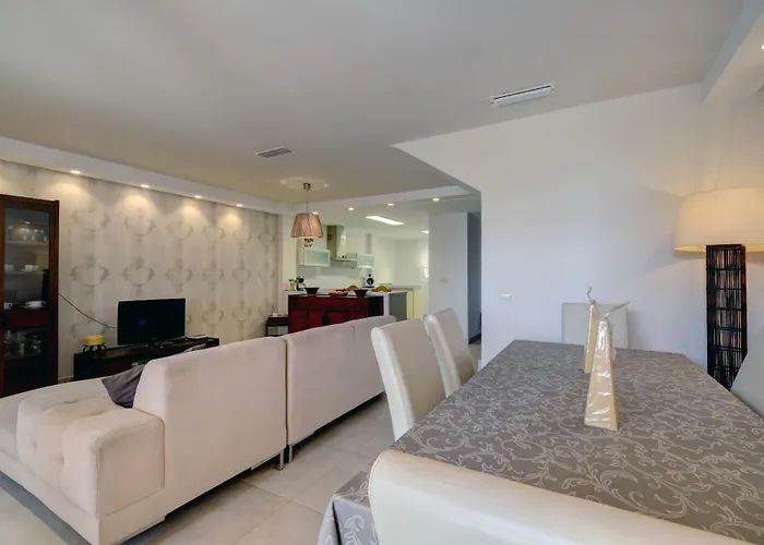 Front Line Townhouse *