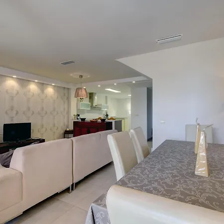 Front Line Townhouse *