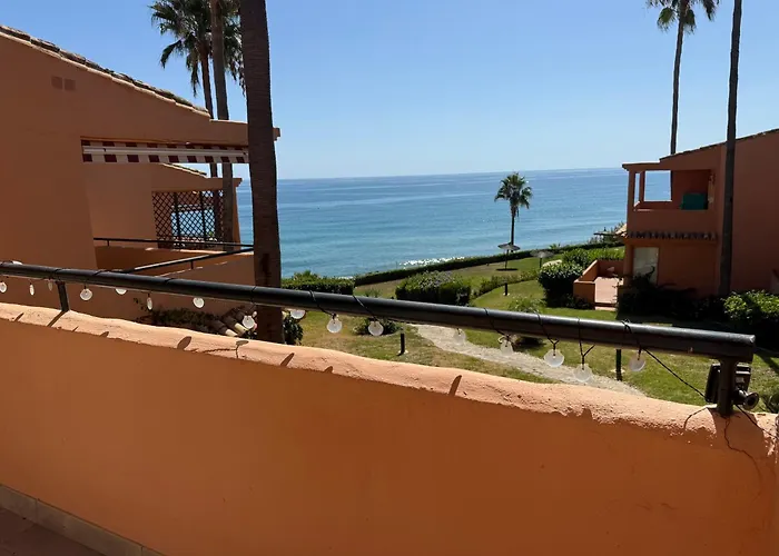 別荘 Front Line Townhouse *