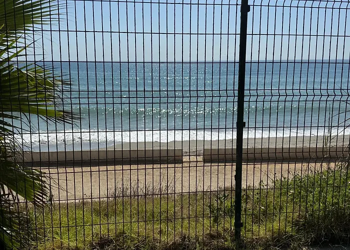 別荘 Front Line Townhouse